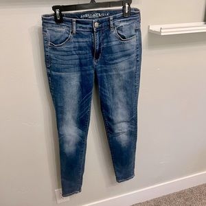 American Eagle Super Stretch skinny jeans. Size 8.